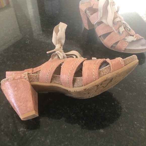 Leather, wood soled heeled sandals. Tan leather with over stitching. - Picture 8 of 8